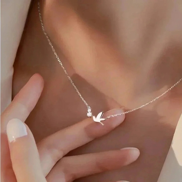 Jewelry - ⚠️Clearance Bird Charm Pendant Necklace Silver
